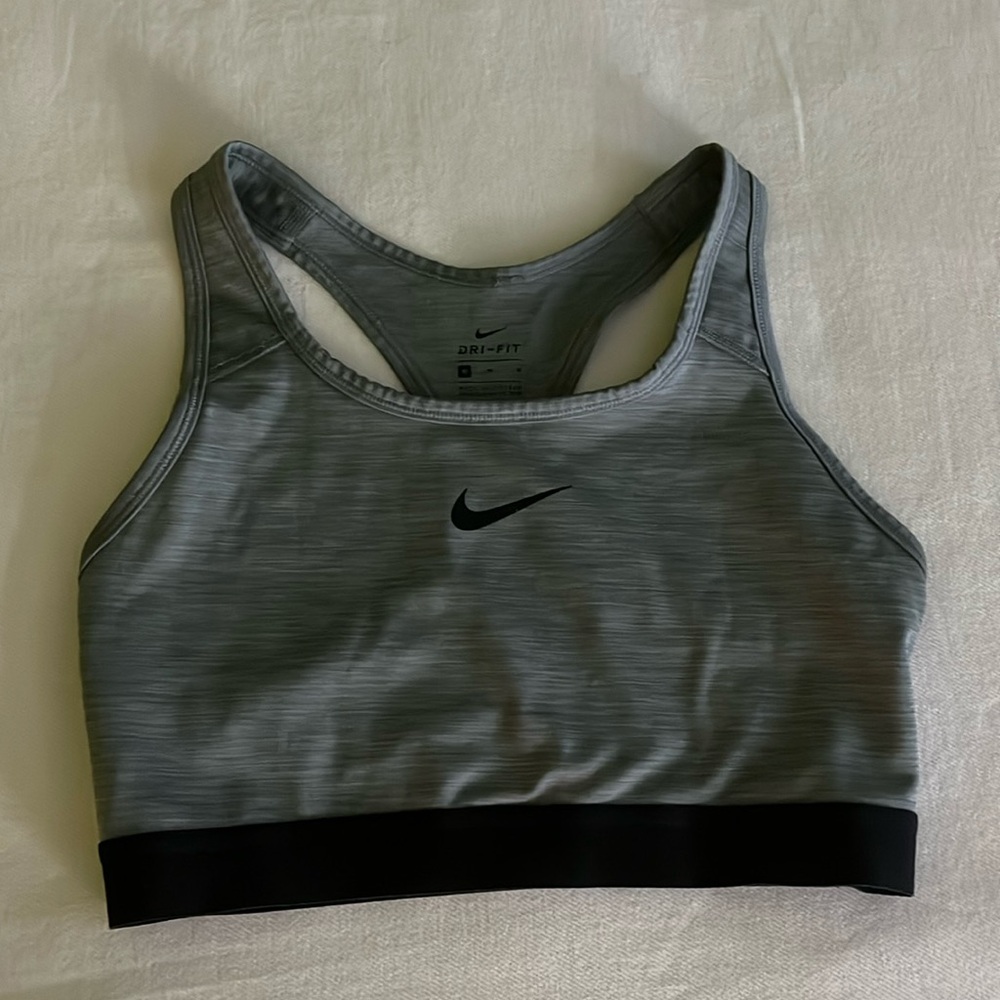 Nike sports bra size medium